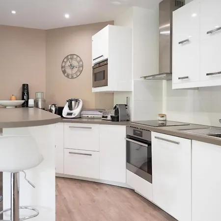 Spacious And Quiet With Shared Garden * Issy-les-Moulineaux