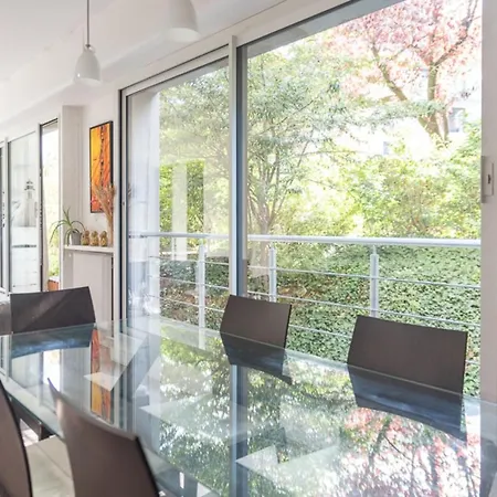 Spacious And Quiet With Shared Garden Apartment *