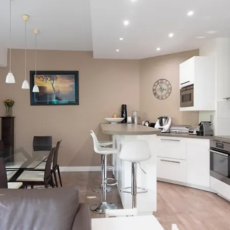 Apartment Spacious And Quiet With Shared Garden *